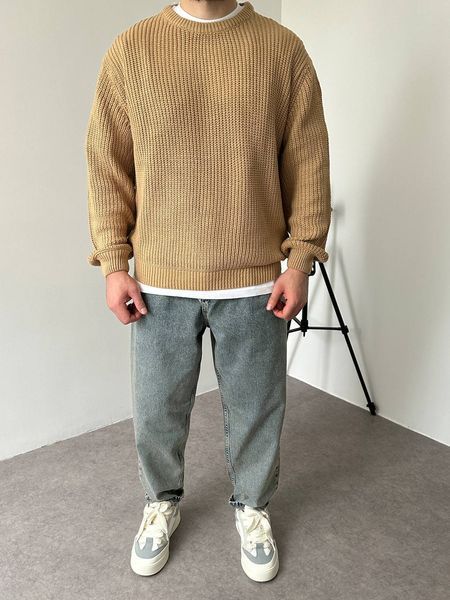 Мужской вязаный oversize свитер в бежевом цвете la157 фото