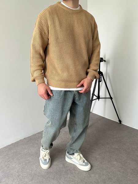 Мужской вязаный oversize свитер в бежевом цвете la157 фото