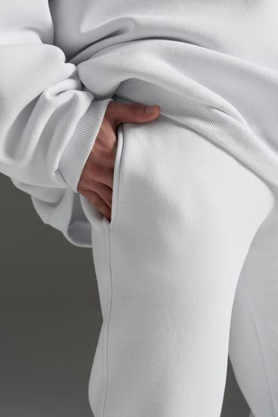 Мужские утепленные спортивные брюки в белом цвете 1638524043 фото