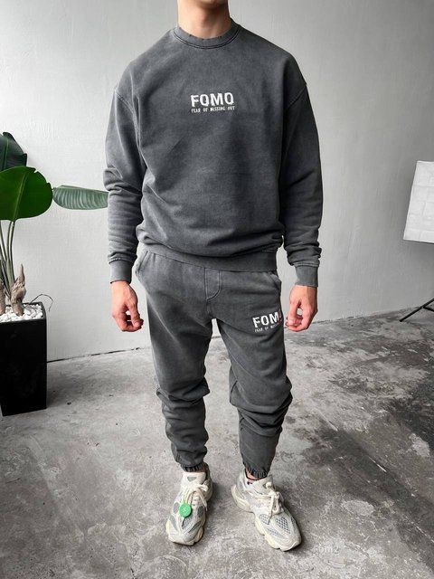 Чоловічий oversize костюм світшот+штани у сірому кольорі fom2v фото