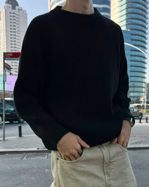 Мужской oversize свитер в черном цвете u01702 фото