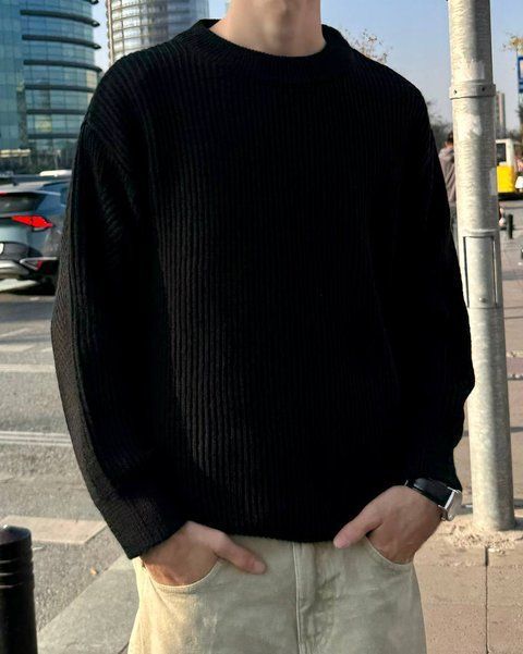 Чоловічий oversize светр у чорному кольорі u01702 фото