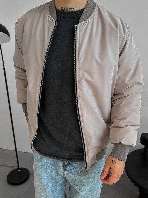 Чоловічий oversize бомбер у бежевому кольорі sm2435 фото