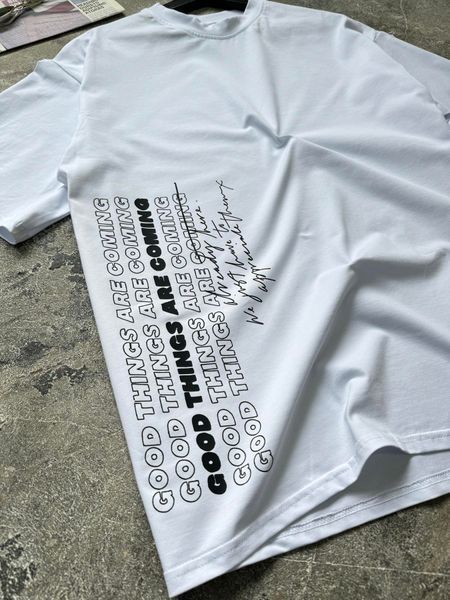 Чоловіча oversize футболка з принтом у білому кольорі rd398 фото