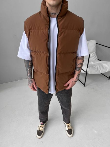 Чоловіча oversize жилетка у коричневому кольорі sm2415 фото