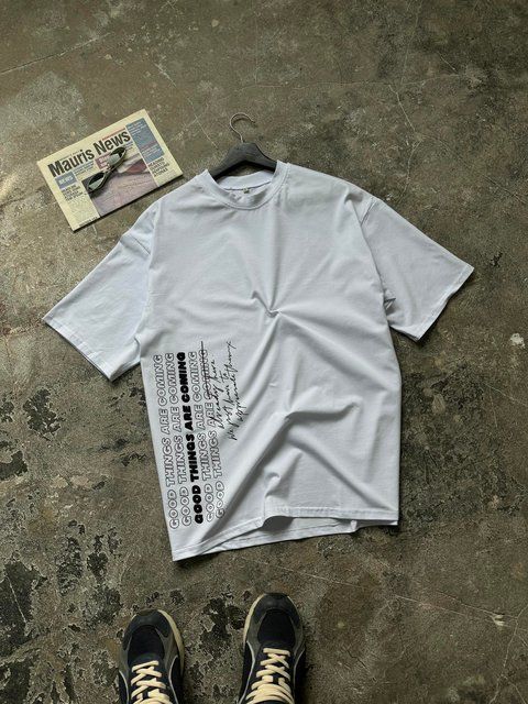 Чоловіча oversize футболка з принтом у білому кольорі rd398 фото