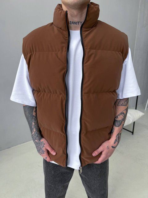 Чоловіча oversize жилетка у коричневому кольорі sm2415 фото