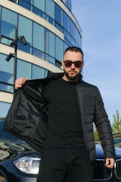 Чоловіча куртка у чорному кольорі 1589537844 фото