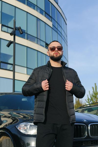 Чоловіча куртка у чорному кольорі 1589537844 фото