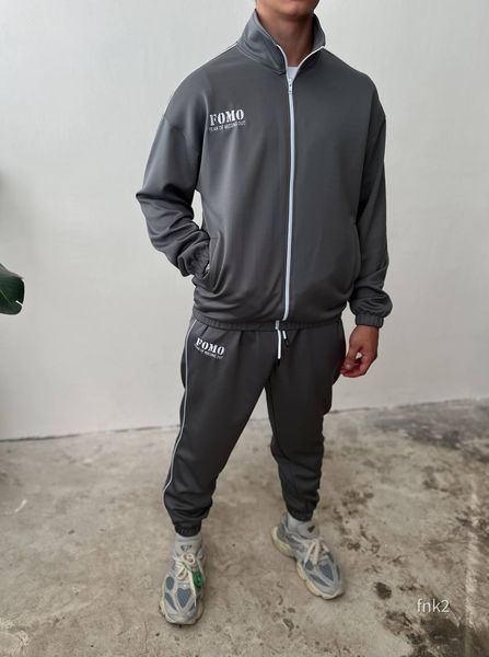 Чоловічий спортивний костюм у графітовому кольорі fnk2 фото