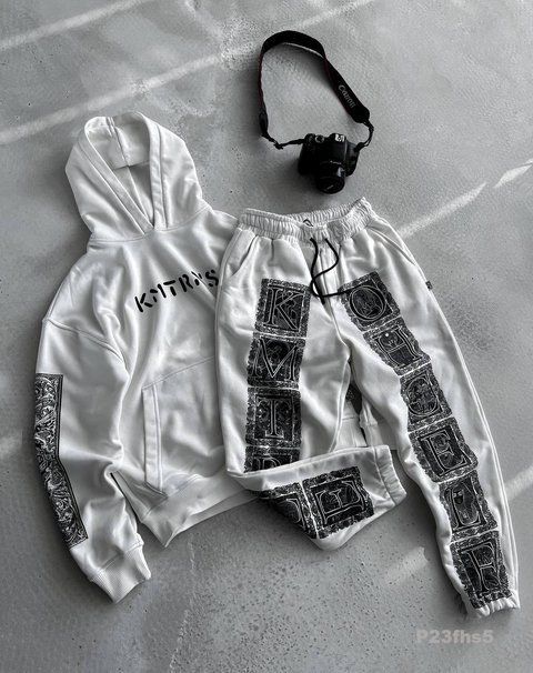 Чоловічий oversize костюм з принтом у білому кольорі p23fhs5 фото