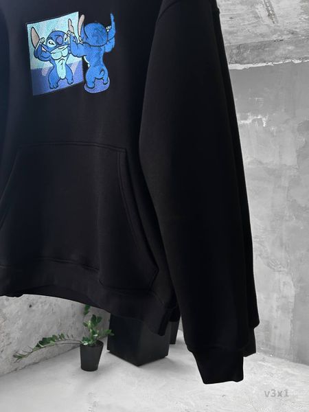 Чоловіче oversize худі з вишивкою у чорному кольорі v3x1 фото