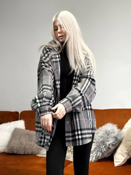Жіноча oversize сорочка у сірому кольорі zkl2 фото