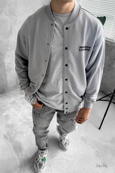Чоловічий oversize бомбер у світло-сірому кольорі bbrn3 фото