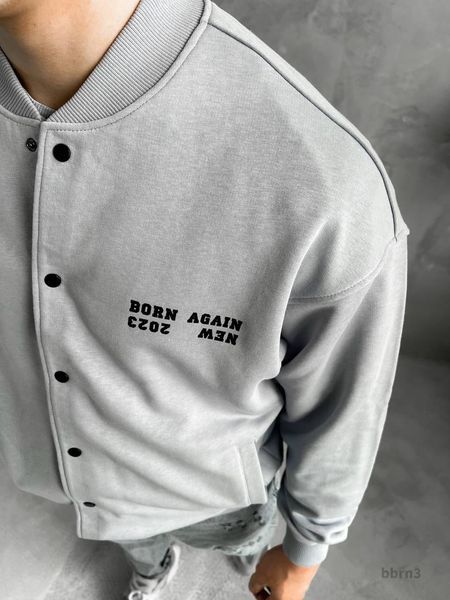 Чоловічий oversize бомбер у світло-сірому кольорі bbrn3 фото