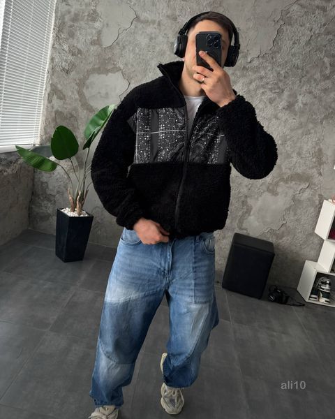 Чоловічий oversize бомбер з принтом у чорному кольорі ali10 фото