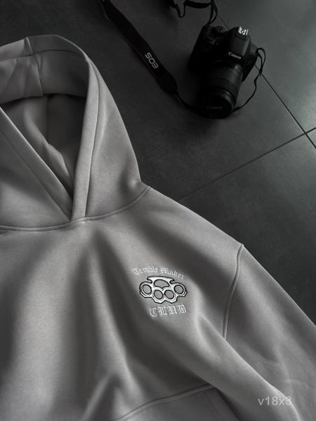 Мужское oversize худи с принтом в сером цвете v18x3 фото