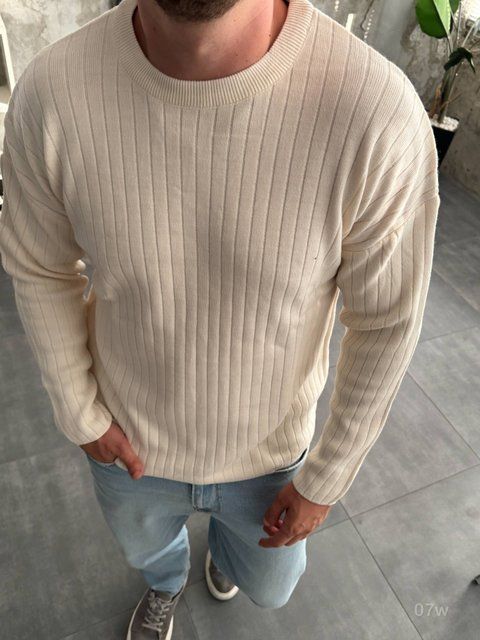 Мужской oversize свитер в бежевом цвете 07w фото