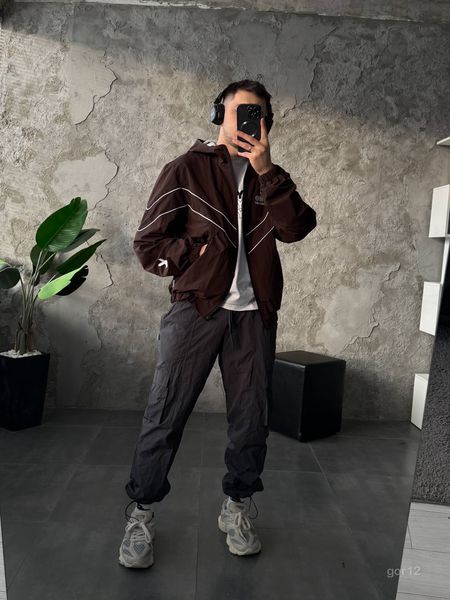 Мужская oversize ветровка с капюшоном в коричневом цвете gor12n фото