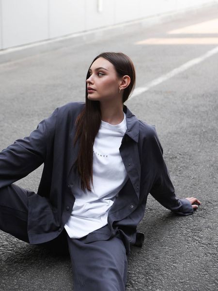 Жіночий oversize комплект сорочка + штани у графітовому кольорі ri6 фото