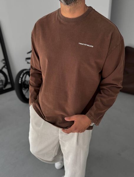 Чоловічий oversize лонгслів у коричневому кольорі tt2464 фото