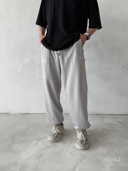 Чоловічі oversize спортивні штани у світло-сірому кольорі mark3 фото