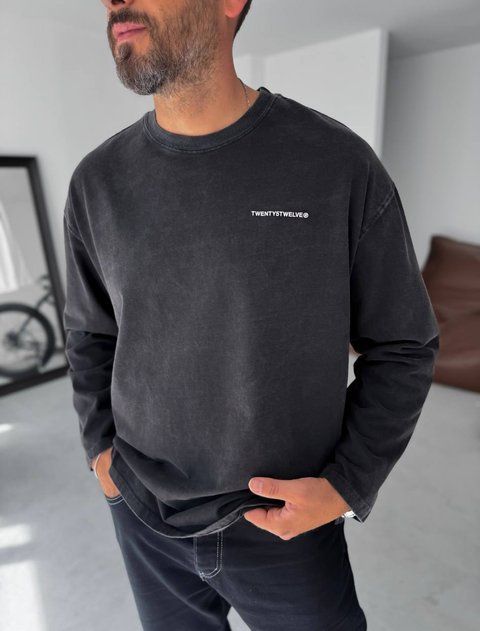 Чоловічий oversize лонгслів у чорному кольорі tt2463 фото