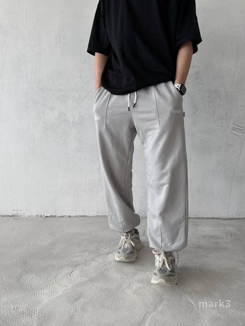 Чоловічі oversize спортивні штани у світло-сірому кольорі mark3 фото