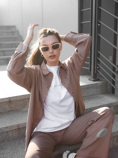 Женский oversize комплект рубашки + брюки в коричневом цвете ri4 фото