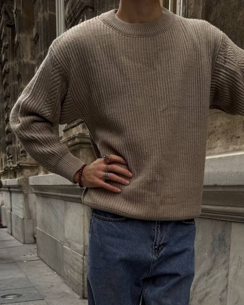 Чоловічий oversize светр у бежевому кольорі u01704 фото
