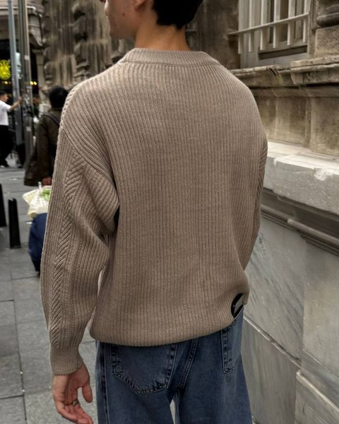 Чоловічий oversize светр у бежевому кольорі u01704 фото