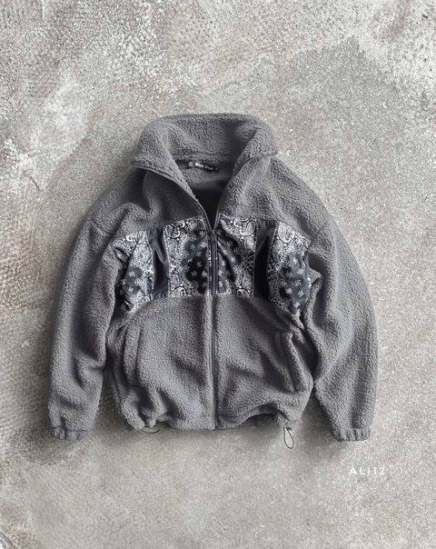 Чоловічий oversize бомбер у сірому кольорі з принтом ali12 фото