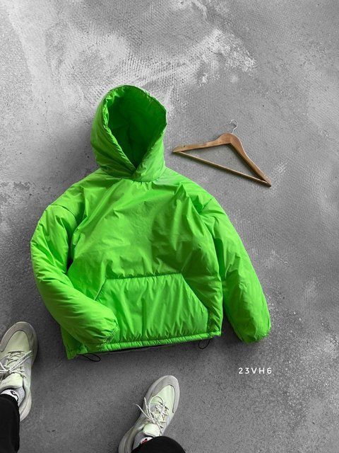 Мужская объемная куртка в зеленом цвете 23vh6 фото