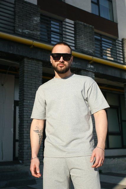 Чоловіча базова футболка у сірому кольорі 1620289887 фото