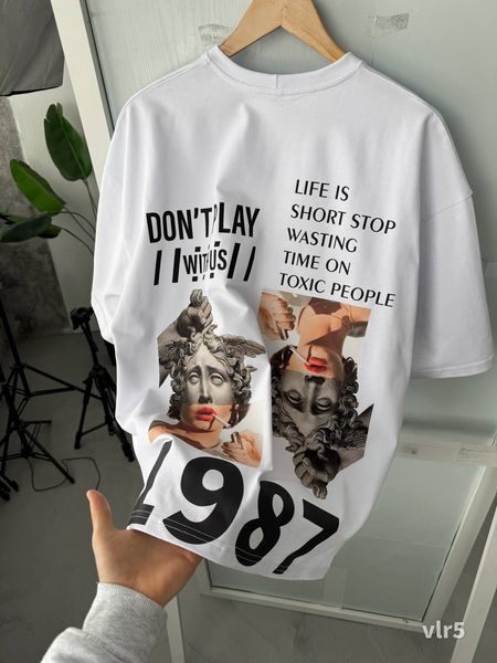 Мужская oversize футболка с принтом в белом цвете vlr5 фото