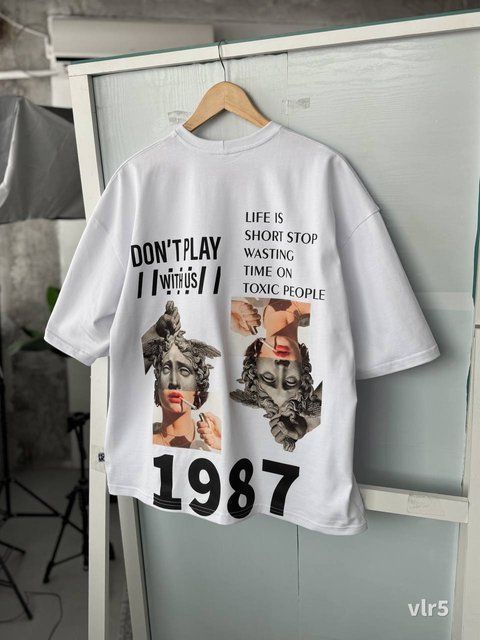 Мужская oversize футболка с принтом в белом цвете vlr5 фото