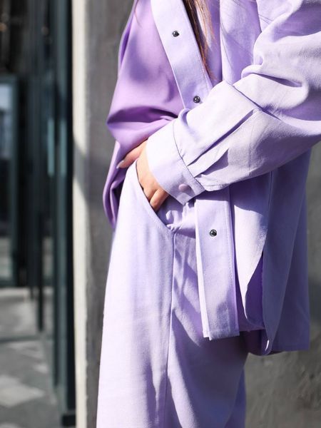 Жіночий oversize комплект сорочка + штани у фіолетовому кольорі ri3 фото