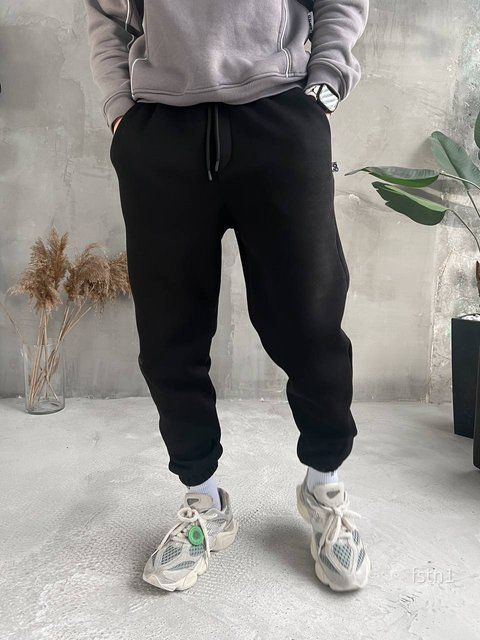 Мужские oversize джоггеры на флисе в черном цвете fstn1 фото