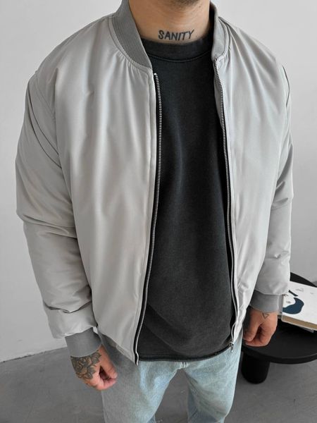 Чоловічий oversize бомбер у сірому кольорі sm2436 фото
