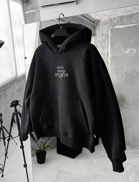 Чоловіче oversize худі з вишивкою у чорному кольорі v6x1 фото
