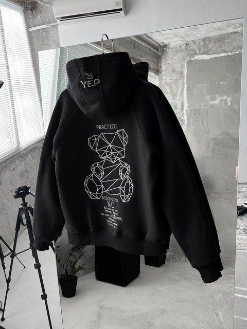 Чоловіче oversize худі з вишивкою у чорному кольорі v6x1 фото