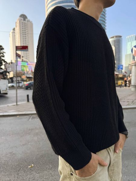 Мужской oversize свитер в черном цвете u01702 фото