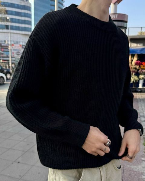 Мужской oversize свитер в черном цвете u01702 фото