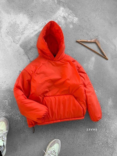 Мужская объемная куртка в оранжевом цвете 23vh5 фото