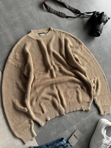Чоловічий oversize светр у бежевому кольорі swf6 фото
