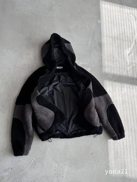 Чоловічий oversize бомбер з вишивкою у чорному кольорі yoda21 фото